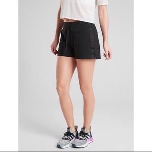 Athleta Metro Downtown 4” Shorts, black, size S